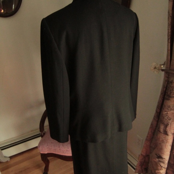 1980’s Black Beaded Oleg Cassini Ladies Suit - Picture 4 of 5